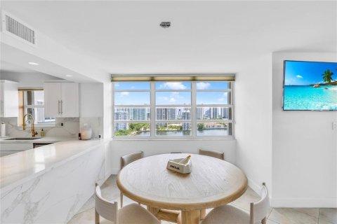 Condominio en alquiler en Aventura, Florida, 2 dormitorios, 116.87 m2 № 2083233 - foto 12