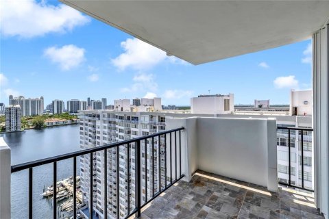 Condominio en alquiler en Aventura, Florida, 2 dormitorios, 116.87 m2 № 2083233 - foto 27