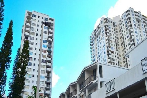 Condominio en alquiler en Aventura, Florida, 2 dormitorios, 116.87 m2 № 2083233 - foto 4