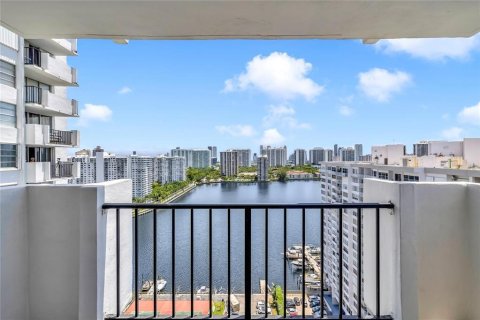 Condominio en alquiler en Aventura, Florida, 2 dormitorios, 116.87 m2 № 2083233 - foto 28