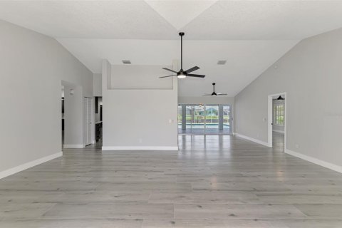 Casa en venta en Port Charlotte, Florida, 3 dormitorios, 234.67 m2 № 1880748 - foto 13