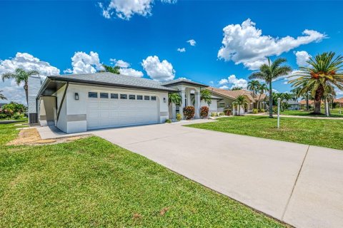 Casa en venta en Port Charlotte, Florida, 3 dormitorios, 234.67 m2 № 1880748 - foto 9