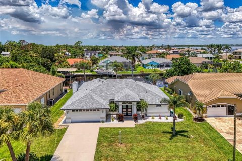 Casa en venta en Port Charlotte, Florida, 3 dormitorios, 234.67 m2 № 1880748 - foto 2