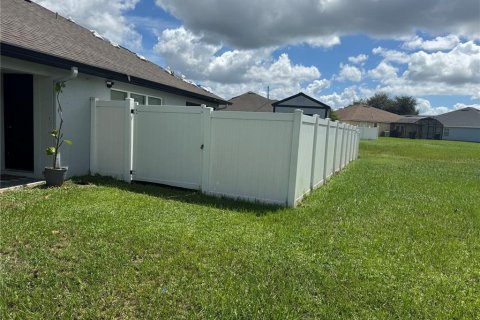 Villa ou maison à vendre à Poinciana, Floride: 3 chambres, 123.37 m2 № 1915311 - photo 4