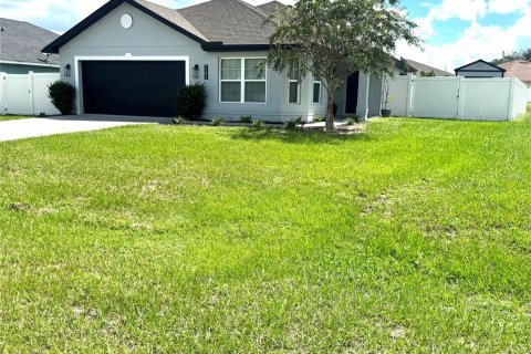 Villa ou maison à vendre à Poinciana, Floride: 3 chambres, 123.37 m2 № 1915311 - photo 1