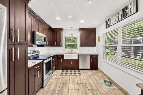 Casa en venta en Fruitland Park, Florida, 2 dormitorios, 142.7 m2 № 2273269 - foto 14