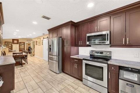 Casa en venta en Fruitland Park, Florida, 2 dormitorios, 142.7 m2 № 2273269 - foto 15
