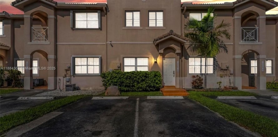 Touwnhouse à Miami Lakes, Floride 2 chambres, 117.06 m2 № 1930264