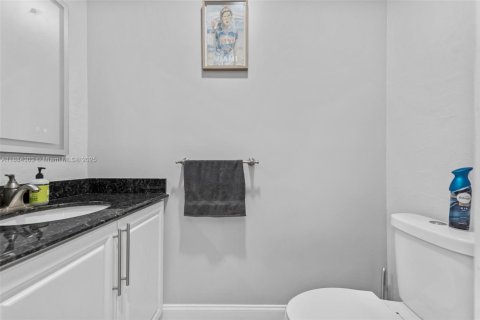 Touwnhouse à vendre à Miami Lakes, Floride: 2 chambres, 117.06 m2 № 1930264 - photo 17