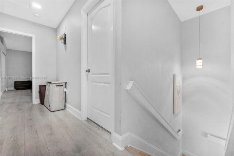 Touwnhouse à vendre à Miami Lakes, Floride: 2 chambres, 117.06 m2 № 1930264 - photo 15