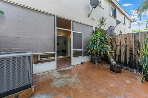 Touwnhouse à vendre à Miami Lakes, Floride: 2 chambres, 117.06 m2 № 1930264 - photo 28