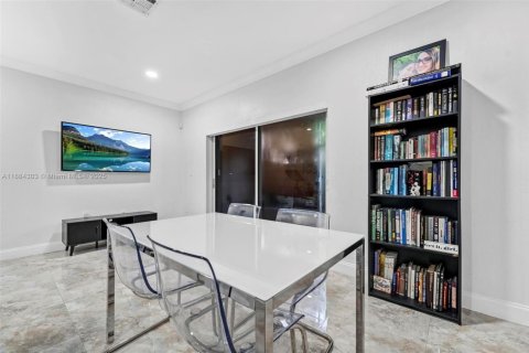 Touwnhouse à vendre à Miami Lakes, Floride: 2 chambres, 117.06 m2 № 1930264 - photo 10