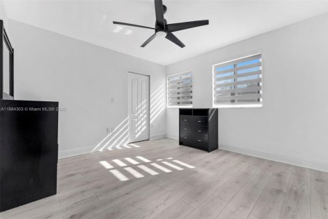 Touwnhouse à vendre à Miami Lakes, Floride: 2 chambres, 117.06 m2 № 1930264 - photo 19