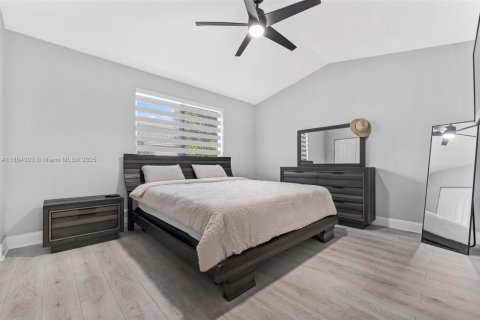 Touwnhouse à vendre à Miami Lakes, Floride: 2 chambres, 117.06 m2 № 1930264 - photo 12