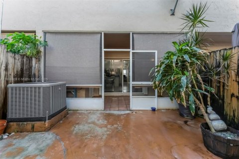 Touwnhouse à vendre à Miami Lakes, Floride: 2 chambres, 117.06 m2 № 1930264 - photo 29