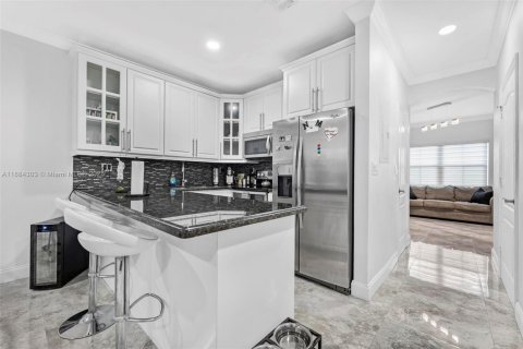 Touwnhouse à vendre à Miami Lakes, Floride: 2 chambres, 117.06 m2 № 1930264 - photo 7