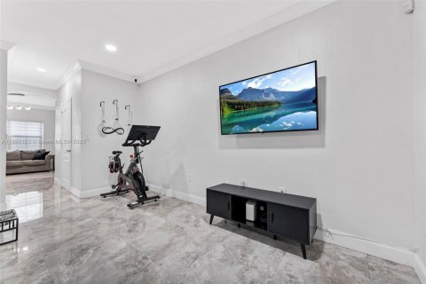 Touwnhouse à vendre à Miami Lakes, Floride: 2 chambres, 117.06 m2 № 1930264 - photo 23