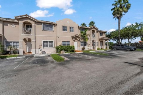 Touwnhouse à vendre à Miami Lakes, Floride: 2 chambres, 117.06 m2 № 1930264 - photo 4