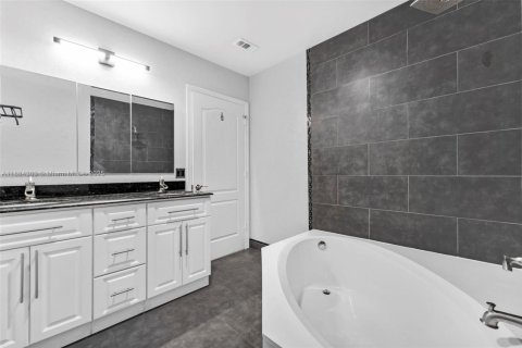 Touwnhouse à vendre à Miami Lakes, Floride: 2 chambres, 117.06 m2 № 1930264 - photo 22