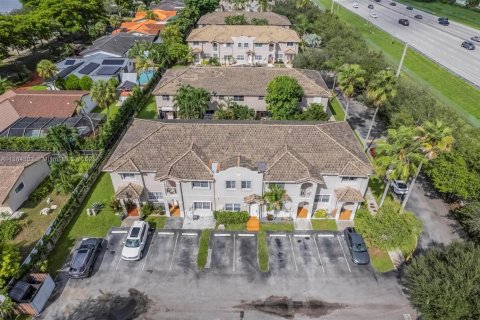 Touwnhouse à vendre à Miami Lakes, Floride: 2 chambres, 117.06 m2 № 1930264 - photo 3