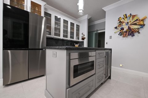 House in Jensen Beach, Florida 5 bedrooms, 292.92 sq.m. № 2241462 - photo 12