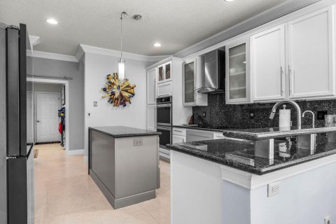 House in Jensen Beach, Florida 5 bedrooms, 292.92 sq.m. № 2241462 - photo 15