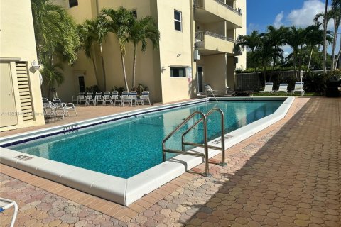 Condominio en venta en Fort Lauderdale, Florida, 1 dormitorio, 64.1 m2 № 1804414 - foto 27