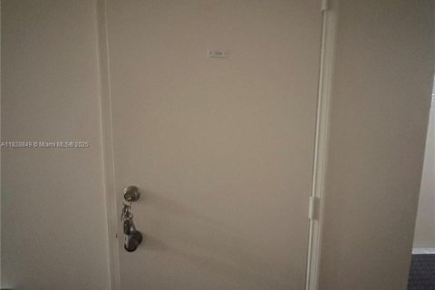 Condominio en venta en Fort Lauderdale, Florida, 1 dormitorio, 64.1 m2 № 1804414 - foto 18