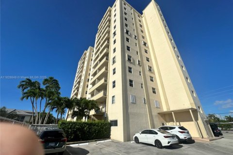 Condominio en venta en Fort Lauderdale, Florida, 1 dormitorio, 64.1 m2 № 1804414 - foto 21