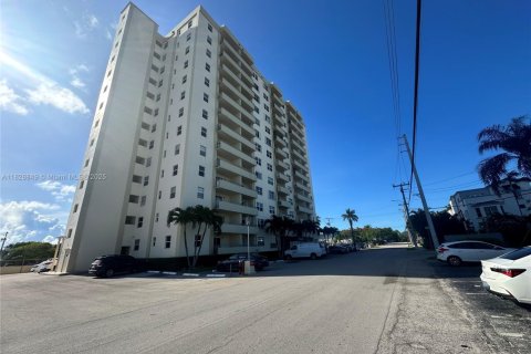 Condominio en venta en Fort Lauderdale, Florida, 1 dormitorio, 64.1 m2 № 1804414 - foto 20