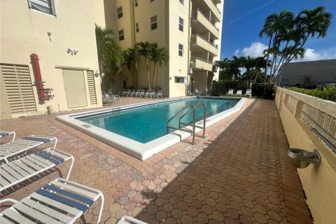 Condominio en venta en Fort Lauderdale, Florida, 1 dormitorio, 64.1 m2 № 1804414 - foto 28