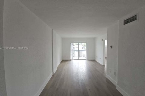 Снять в аренду квартиру в Майами-Бич, Флорида 2 спальни, 102.19м2, № 1968969 - фото 7