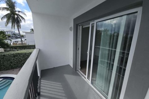 Снять в аренду квартиру в Майами-Бич, Флорида 2 спальни, 102.19м2, № 1968969 - фото 22