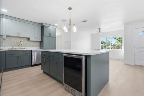 Casa en venta en Saint Petersburg, Florida, 3 dormitorios, 183.02 m2 № 2220337 - foto 3