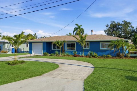 Casa en venta en Saint Petersburg, Florida, 3 dormitorios, 183.02 m2 № 2220337 - foto 2