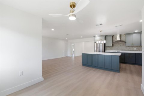 Casa en venta en Saint Petersburg, Florida, 3 dormitorios, 183.02 m2 № 2220337 - foto 6