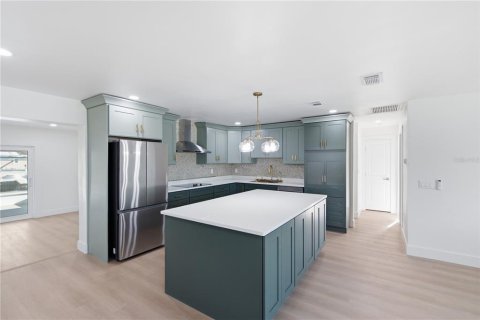 Casa en venta en Saint Petersburg, Florida, 3 dormitorios, 183.02 m2 № 2220337 - foto 5