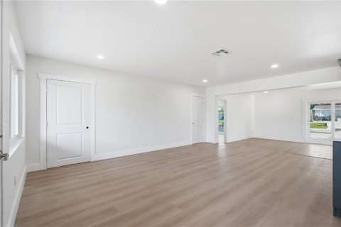 Casa en venta en Saint Petersburg, Florida, 3 dormitorios, 183.02 m2 № 2220337 - foto 13
