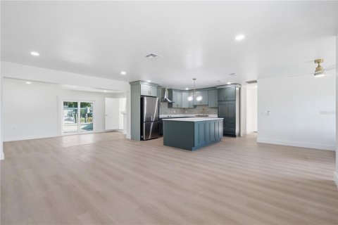 Casa en venta en Saint Petersburg, Florida, 3 dormitorios, 183.02 m2 № 2220337 - foto 7