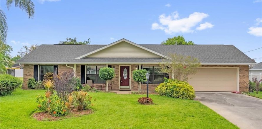 House in Deltona, Florida 3 bedrooms, 157.66 sq.m. № 1810936
