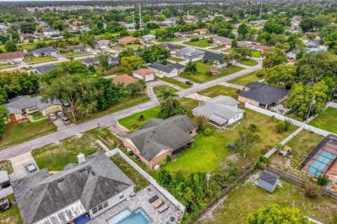 House in Deltona, Florida 3 bedrooms, 157.66 sq.m. № 1810936 - photo 29