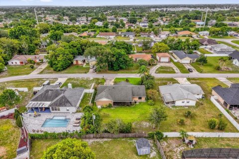 House in Deltona, Florida 3 bedrooms, 157.66 sq.m. № 1810936 - photo 30