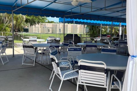 Condo in Sunrise, Florida, 2 bedrooms  № 1836209 - photo 25