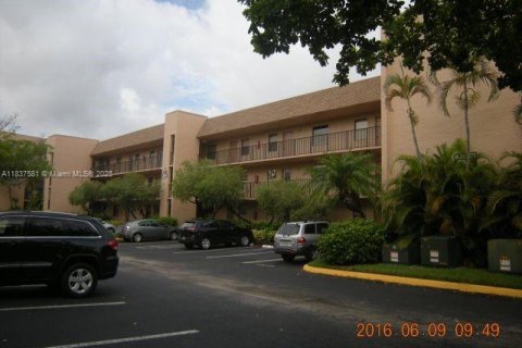 Condo in Sunrise, Florida, 2 bedrooms  № 1836209 - photo 16