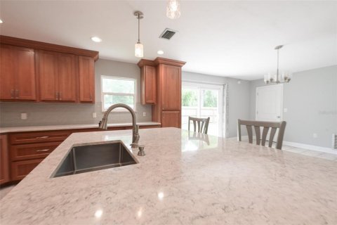 House in Gainesville, Florida 3 bedrooms, 130.06 sq.m. № 2226380 - photo 8
