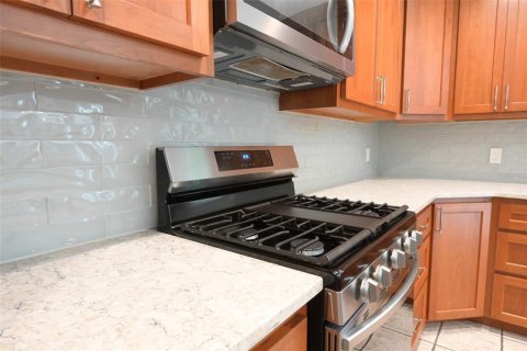 House in Gainesville, Florida 3 bedrooms, 130.06 sq.m. № 2226380 - photo 6