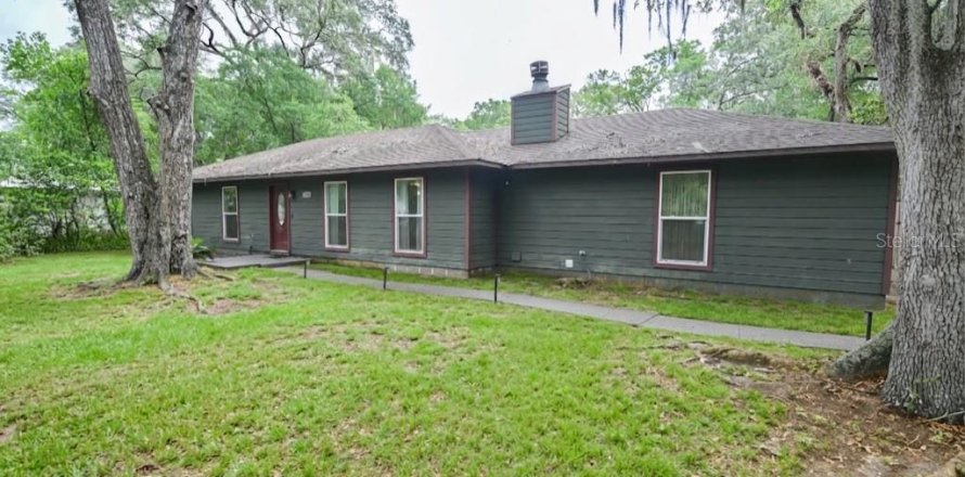 House in Gainesville, Florida 3 bedrooms, 130.06 sq.m. № 2226380
