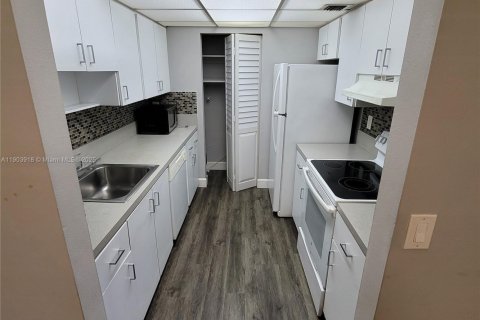 Снять в аренду кондоминиум в Дания-Бич, Флорида 2 спальни, 86.68м2, № 1956340 - фото 5