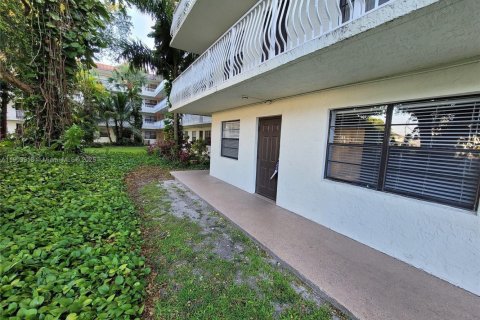 Снять в аренду кондоминиум в Дания-Бич, Флорида 2 спальни, 86.68м2, № 1956340 - фото 1