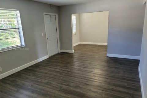 Снять в аренду кондоминиум в Дания-Бич, Флорида 2 спальни, 86.68м2, № 1956340 - фото 4